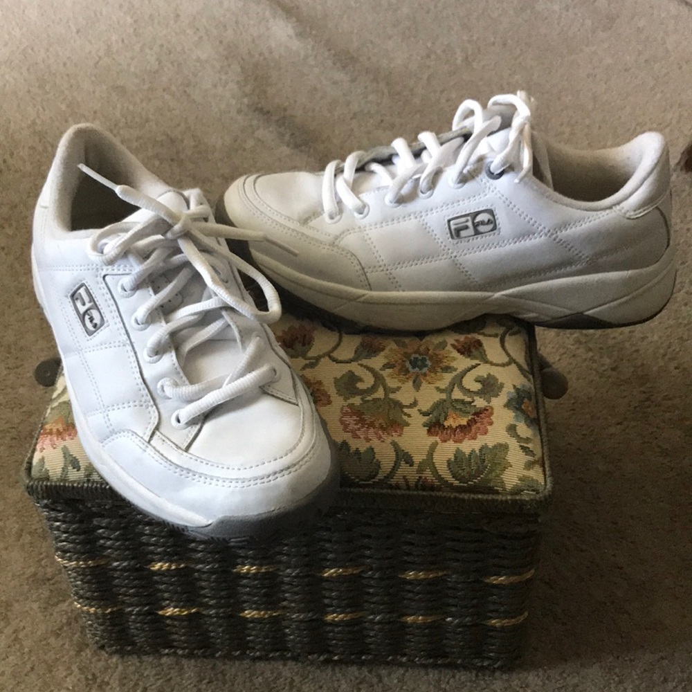 Fila leather white tennis shoes. - Picture 2 of 5